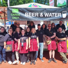 Campus Festival im Bodenseestadion: Der Schneeschreck arbeitet beim Catering.