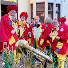 Die Clowngruppe beim Kinderball der Höllenbengel im Stefanshaus.