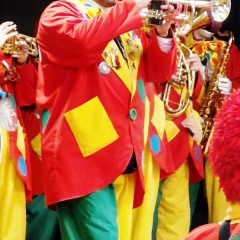 Rosenmontag: Die Clowngruppe beim Auftritt bei den Blätzlebuebe.