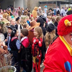 Schmutziger Donnerstag: Die Schneckenburg bei der Schulbefreiung.