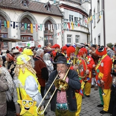 Schmutziger Donnerstag:  Die Clowngruppe auf der Gass.