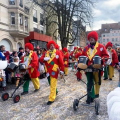 Umzug der Vereinigung Konstanzer Narrengesellschaften: Die Clowngruppe beim Umzug.