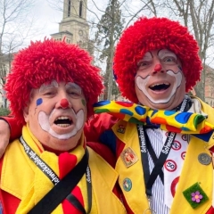 Umzug der Vereinigung Konstanzer Narrengesellschaften: Die Clowngruppe beim Umzug.