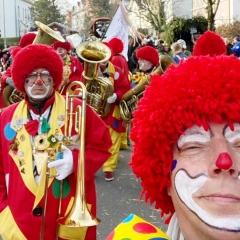 Umzug der Vereinigung Konstanzer Narrengesellschaften: Die Clowngruppe beim Umzug.