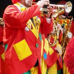 Internationaler Frühschoppen im Konzil: Die Clowngruppe der Schneckenburg unter der musikalischen Leitung von Tony Sferragatta.